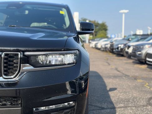 Used 2023 Jeep Grand Cherokee L Limited AWD/4WD image 4