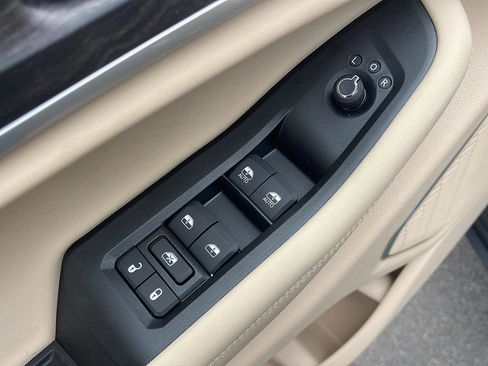 New 2026 Jeep Grand Cherokee L Limited w/ Limited Altitude Package AWD/4WD image 12