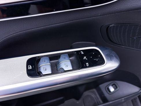 Used 2024 Mercedes-Benz GLC 300 w/ AMG Line image 18