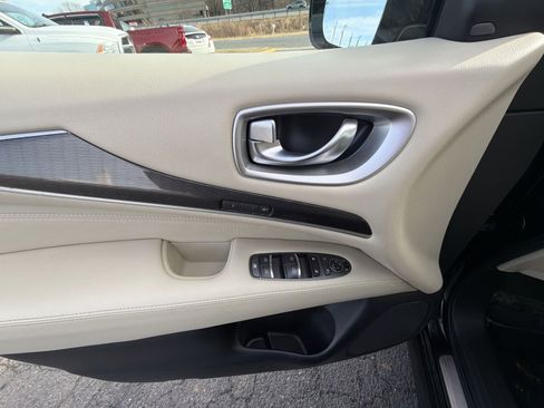 Used 2019 INFINITI QX60 Luxe w/ Essential Package image 12