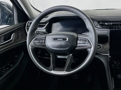 Used 2023 Jeep Grand Cherokee Limited w/ Luxury Tech Group II image 18