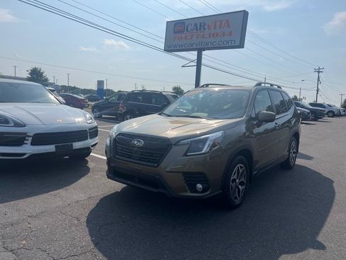Used 2023 Subaru Forester Premium AWD/4WD image 1