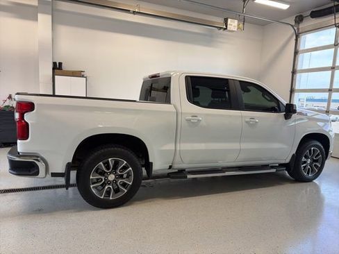Used 2025 Chevrolet Silverado 1500 LT w/ Z71 Off-Road Package AWD/4WD image 9