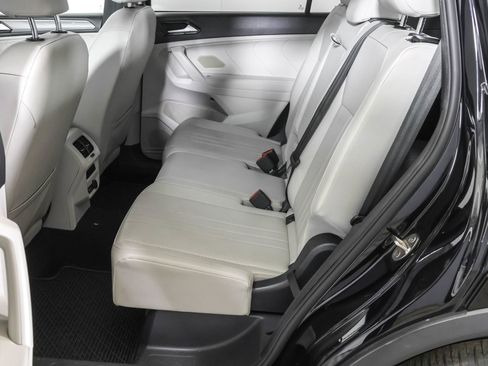 Used 2022 Volkswagen Tiguan SE R-Line image 35