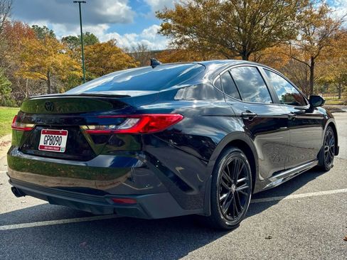 Used 2025 Toyota Camry SE image 4