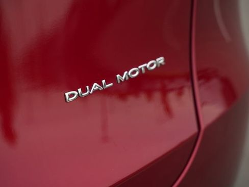 Used 2024 Tesla Model Y Long Range AWD/4WD image 41