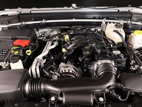 Used 2024 Jeep Gladiator Sport image 18