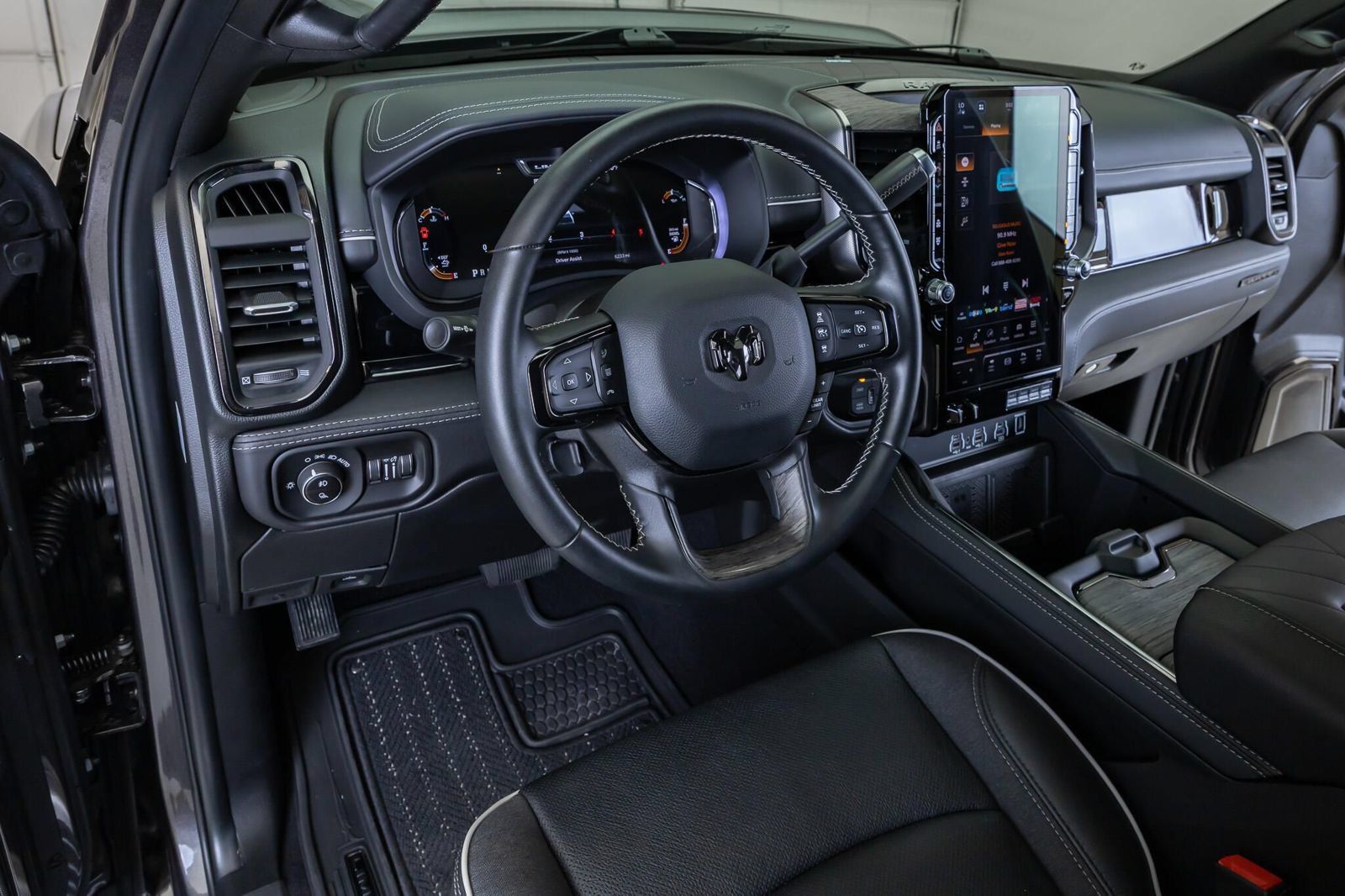 Used 2026 RAM 2500 Limited AWD/4WD image 15