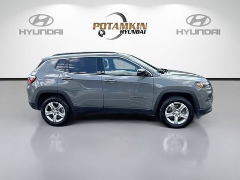 Used 2023 Jeep Compass Latitude w/ Convenience Group AWD/4WD image 4