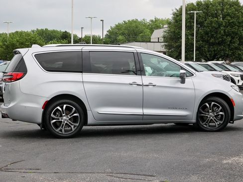 Used 2022 Chrysler Pacifica Pinnacle AWD/4WD image 23