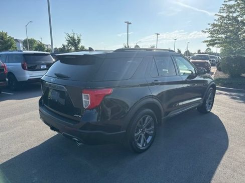 Used 2022 Ford Explorer XLT w/ Equipment Group 202A AWD/4WD image 7