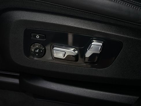 Used 2024 BMW X7 M60i AWD/4WD image 29