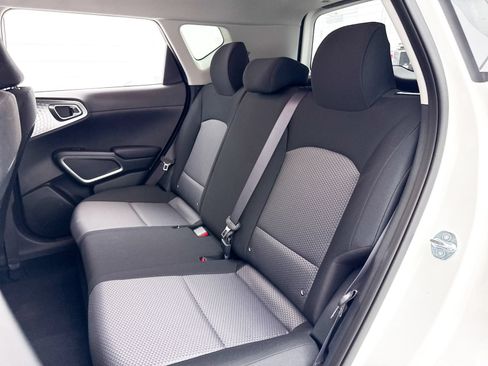 Used 2025 Kia Soul LX FWD image 28