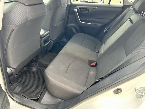 Used 2021 Toyota RAV4 LE AWD/4WD image 17