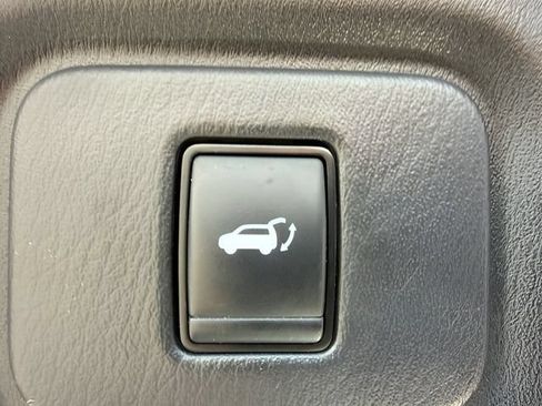 Used 2018 Nissan Pathfinder SL w/ SL Premium Package AWD/4WD image 9