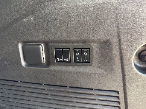 Used 2022 Chevrolet Suburban High Country AWD/4WD image 28