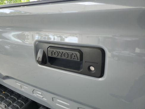 Used 2021 Toyota Tacoma TRD Sport AWD/4WD image 9