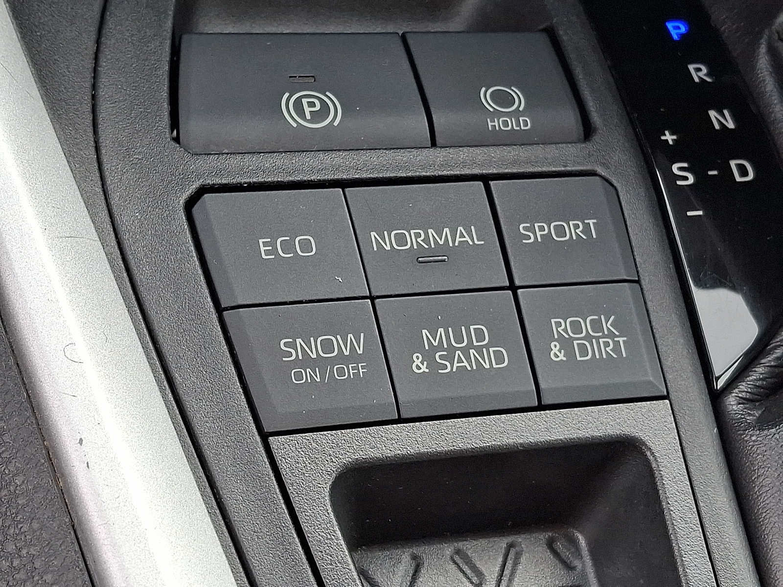 Used 2020 Toyota RAV4 LE w/ All Weather Liner Package AWD/4WD image 19