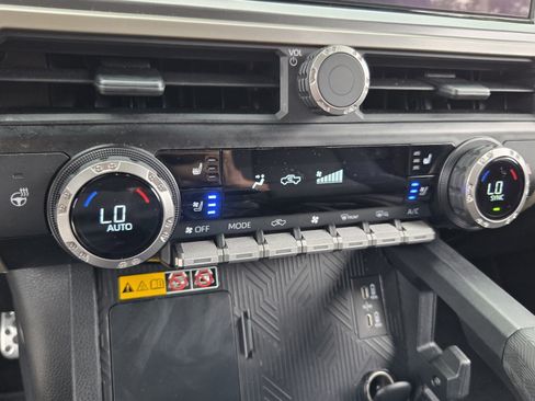 Used 2025 Toyota Tacoma TRD Sport w/ TRD Sport Premium Package RWD image 31