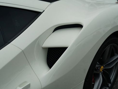 Used 2017 Ferrari 488 GTB RWD image 8