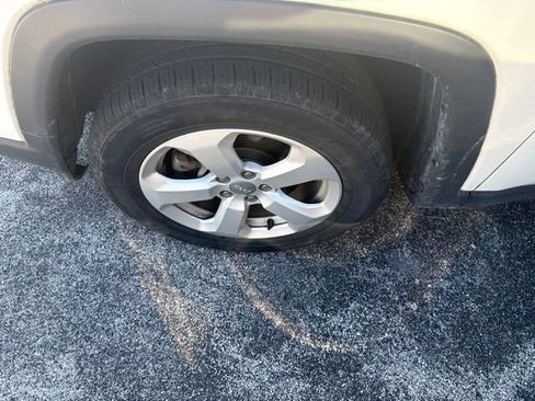 Used 2018 Jeep Compass Latitude w/ Popular Equipment Group AWD/4WD image 9