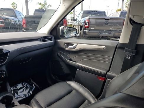 Used 2022 Ford Escape SEL image 16