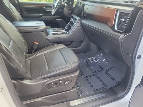 Used 2024 GMC Sierra 2500 Denali w/ Denali Reserve Package AWD/4WD image 14