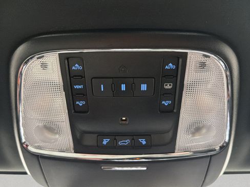 Used 2018 Jeep Grand Cherokee Overland AWD/4WD image 28