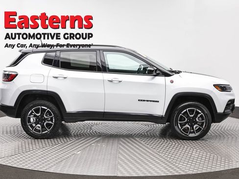 Used 2024 Jeep Compass Trailhawk AWD/4WD image 4