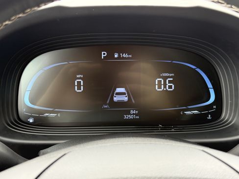 Used 2024 Hyundai Venue Limited FWD image 20