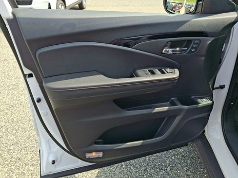 Used 2025 Honda Ridgeline Black Edition image 13