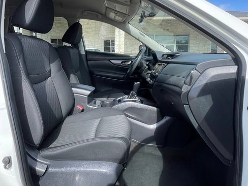 Used 2017 Nissan Rogue SV FWD image 25