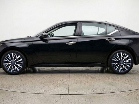 Used 2025 Nissan Altima 2.5 SV FWD image 5