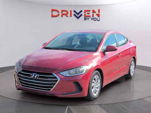 Used 2017 Hyundai Elantra SE image 1
