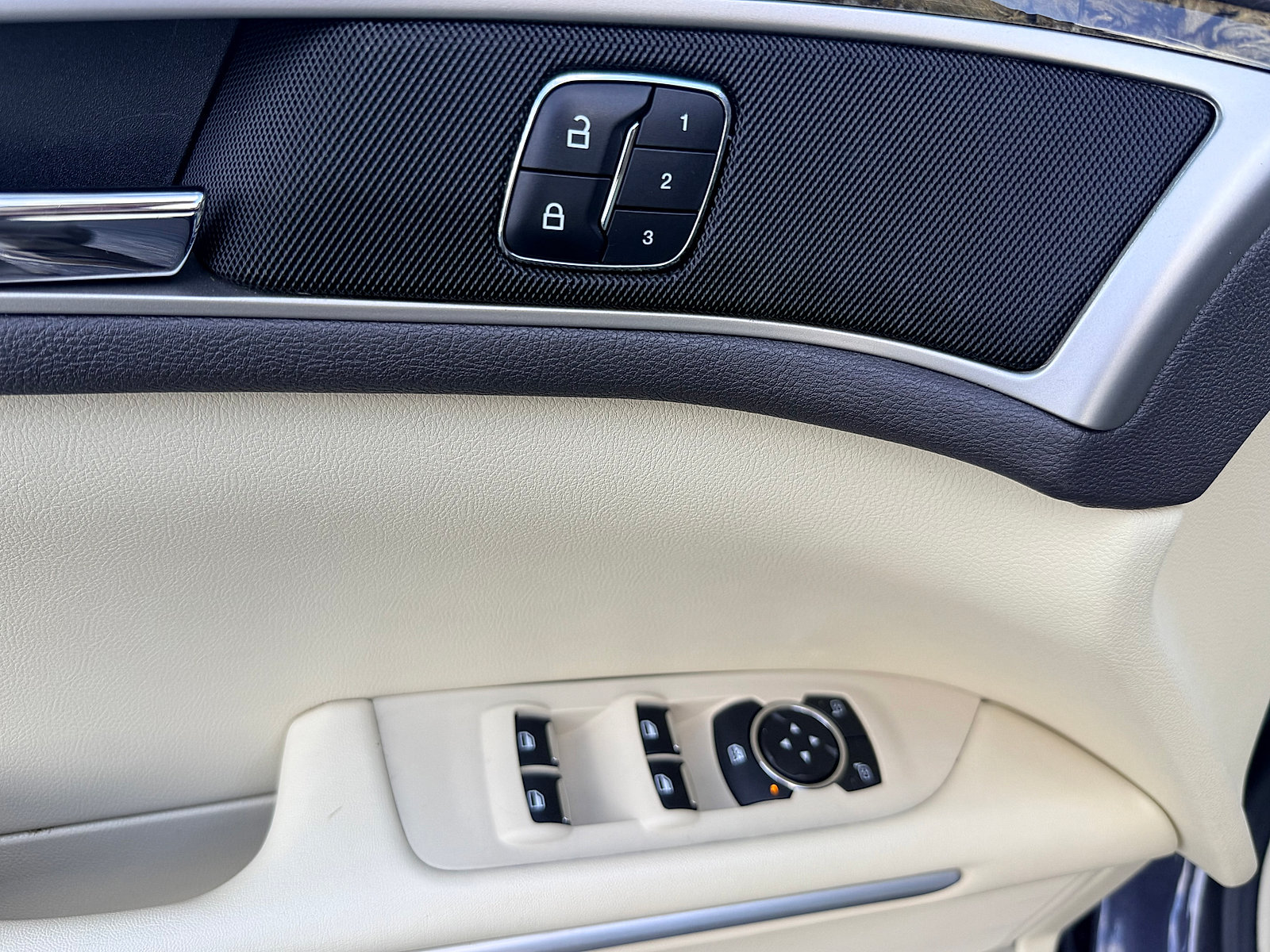 Used 2013 Lincoln MKZ AWD image 18