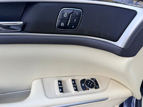 Used 2013 Lincoln MKZ AWD image 18