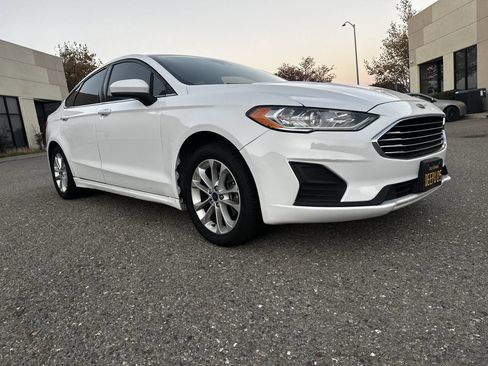 Used 2020 Ford Fusion SE image 4