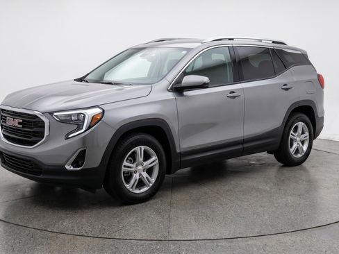 Used 2024 GMC Terrain SLE FWD image 3