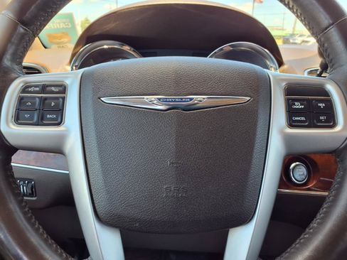 Used 2016 Chrysler Town & Country Touring w/ Driver Convenience Group FWD image 19