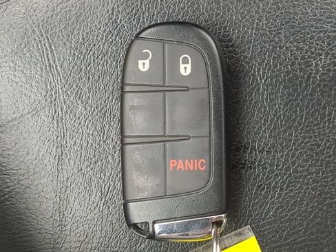Used 2020 Jeep Compass Trailhawk AWD/4WD image 34