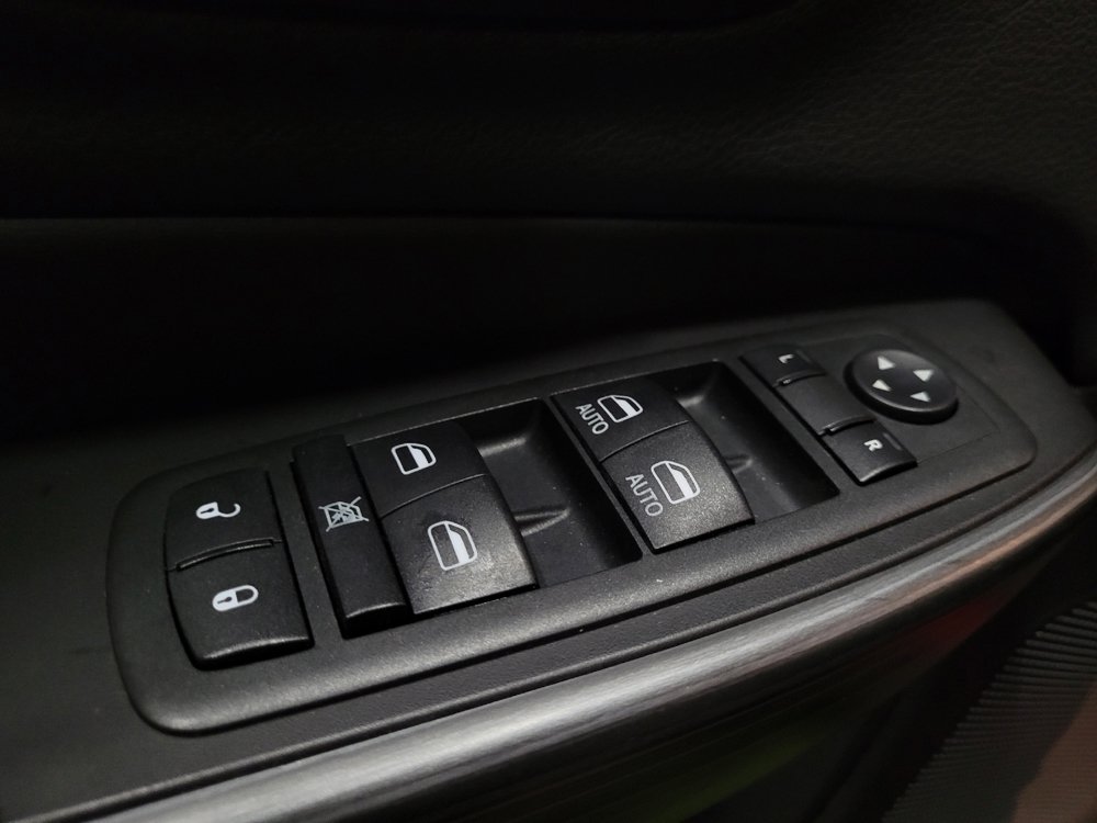 Used 2015 Jeep Cherokee Limited w/ Luxury Group AWD/4WD image 27