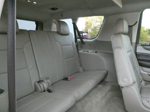 Used 2018 Chevrolet Suburban LT image 36