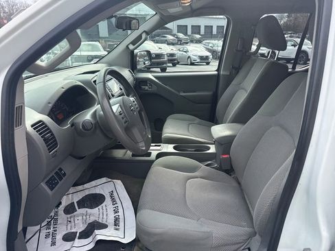 Used 2016 Nissan Frontier SV image 9