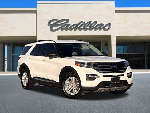 Used 2020 Ford Explorer XLT w/ Equipment Group 202A image 3