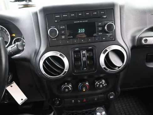Used 2015 Jeep Wrangler Unlimited Sahara AWD/4WD image 10
