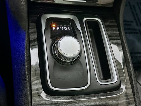Used 2016 Chrysler 300 Limited image 16