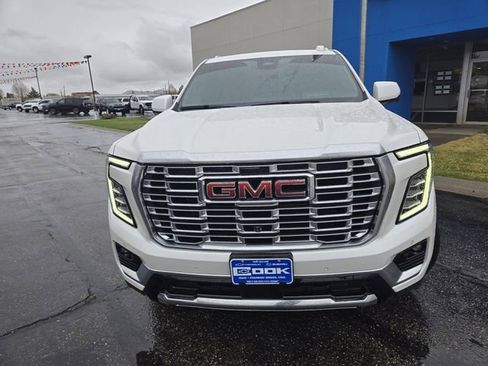 Used 2025 GMC Yukon Denali w/ Sun & Power Step Package AWD/4WD image 8
