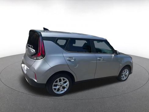 Used 2025 Kia Soul LX w/ LX Technology Package FWD image 15