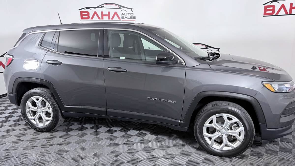 Used 2024 Jeep Compass Sport w/ Mopar Graphics Package AWD/4WD image 8