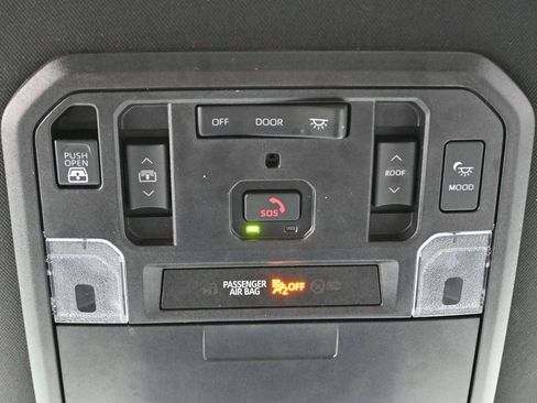 Used 2024 Toyota Tundra Platinum AWD/4WD image 31